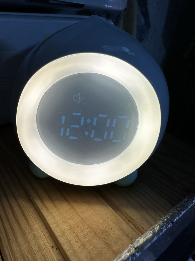 будильник Peach Smart Alarm XR-MM-C1903 зі світлодіодною підсвіткою.
