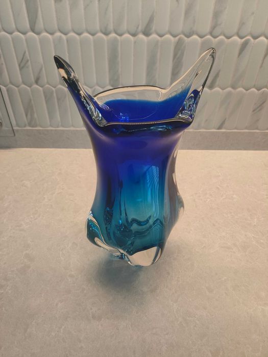 Niebieski wazon w stylu Murano
