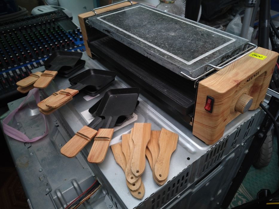 Раклетниця-гриль