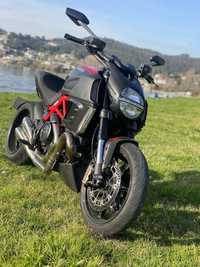 Ducati diavel red 170€ mês