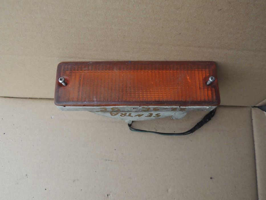Kierunkowskaz prawy Nissan Sentra 88,89,90