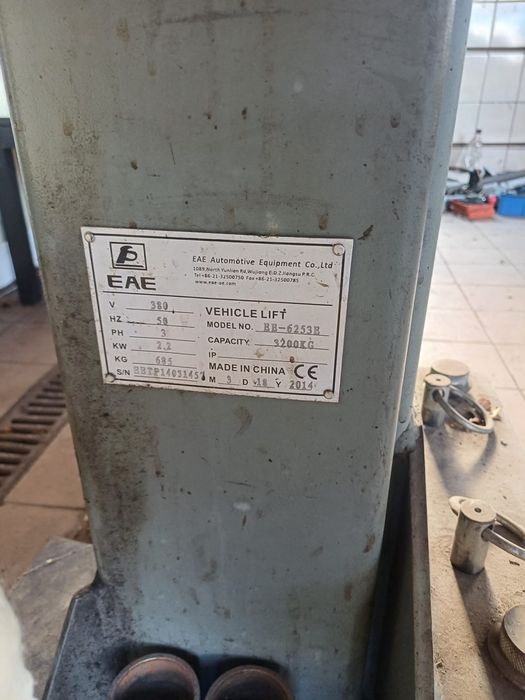 Podnośnik warsztatowy dwukolumnowy