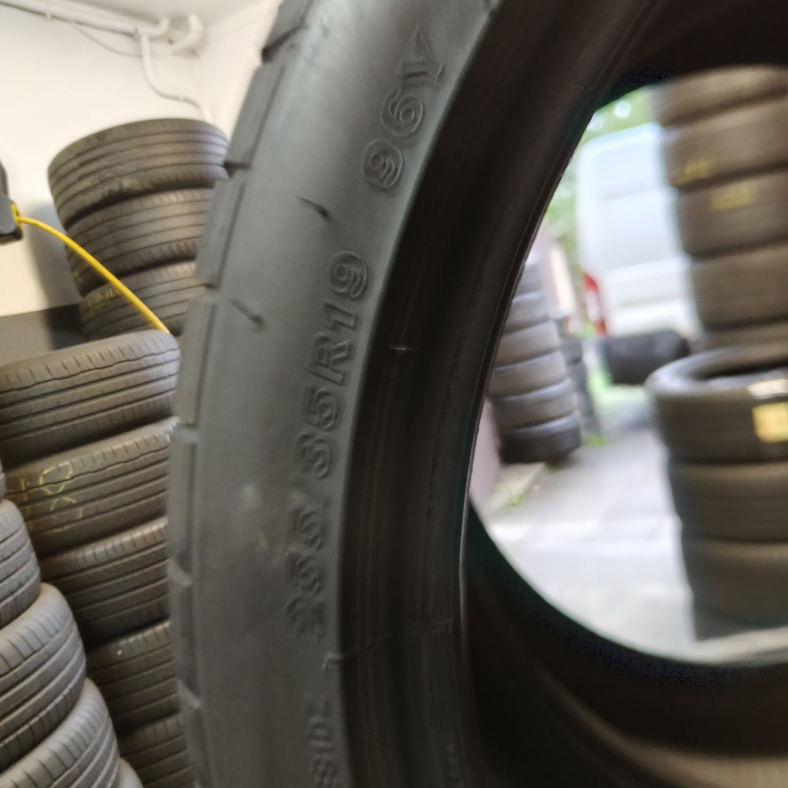 255/35/19 XL Sprzedam parę opon letnich Bridgestone