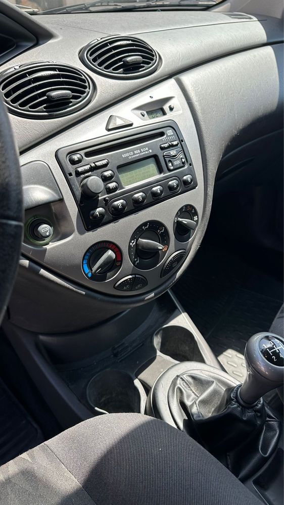 Ford Focus 1.4 Gasolina 5 portas – 2003 – 90.000 km