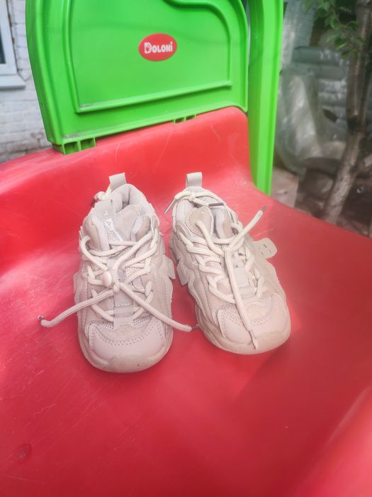 Продам кросівки 27 р