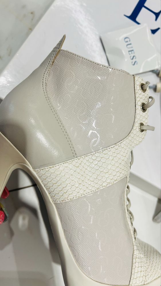 Guess botki lakierkowe 39
