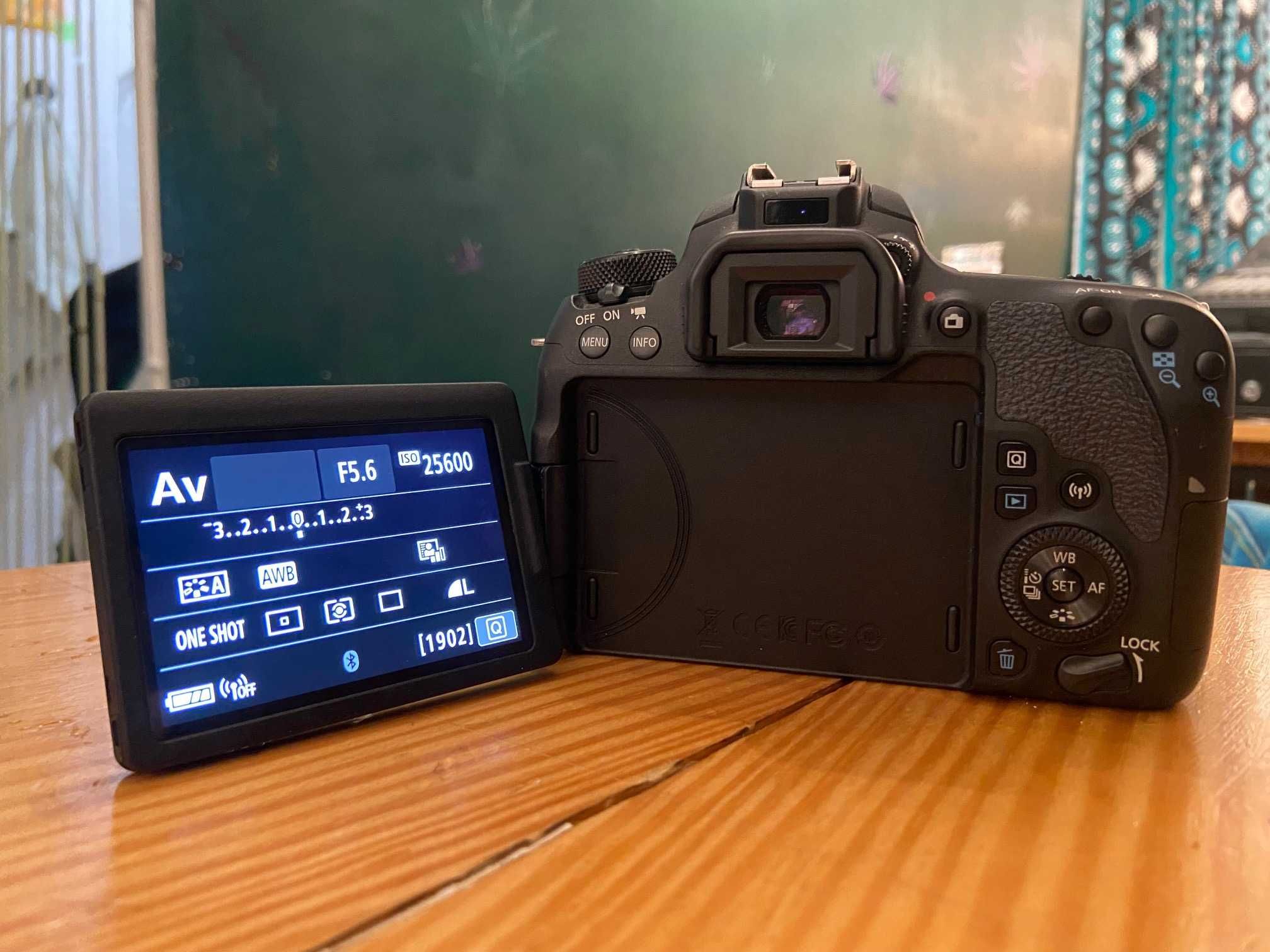 Canon EOS 77D + Lente Sigma 17-50mm 2.8