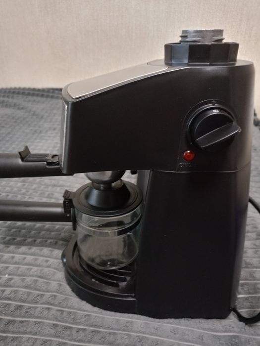 Продам кофеварку с капучинатором