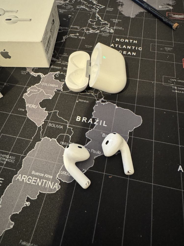 Vendo AirPods 4 com Noise Cancellation NOVOS