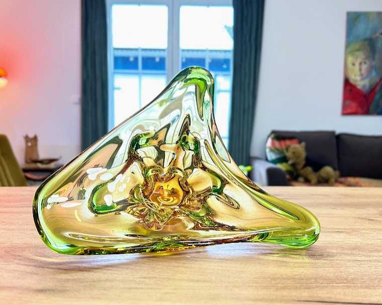 Patera „Niagara” Františka Zemka dla Mstišov Glass Union czeskie szkło