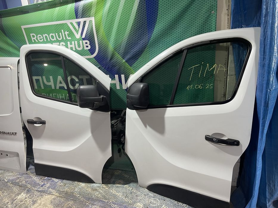 Двері передні дверь дверка ліва права Renault Trafic 3