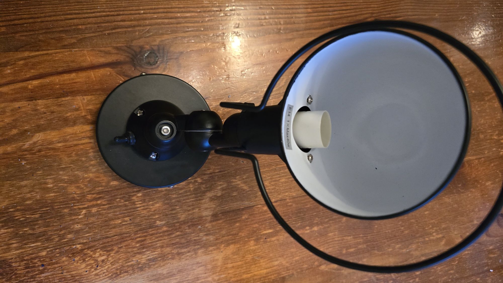Lampa ścienna do korytarza