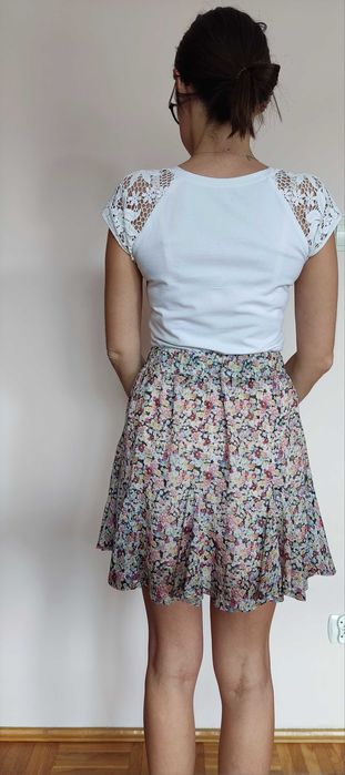 Letnia krótka spódniczka w kwiaty, Mohito rozmiar S