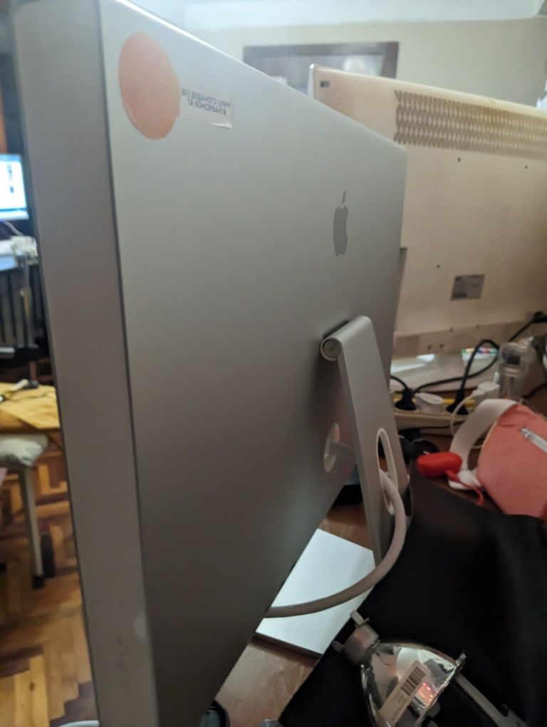 Apple Cinema Display 23 монітор