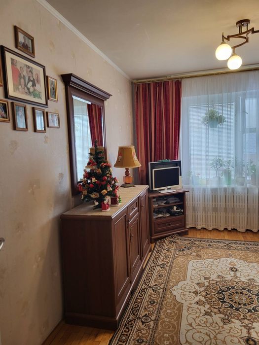 Продается 3 ком. квартира р-н ост. кинотеатра "Космос", 4/9