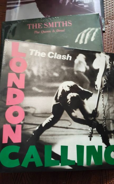 The Clash 2lps
Smiths

David Bowie 

Smiths 

Selados 

60€
Graffiti 4