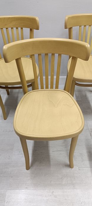 Krzesła gięte Thonet Fameg Radomsko 2 kolory 33szt nowe A 788