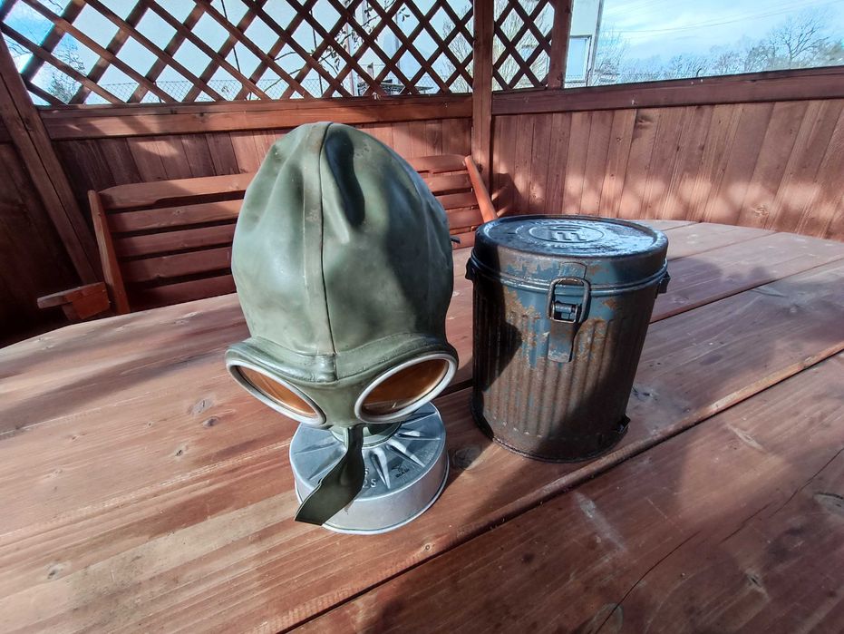 Puszka i maska ​​gazowa Luftschutz