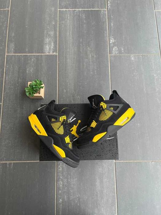Buty-Trampk-Jordan 4 Retro Thunder  R.42