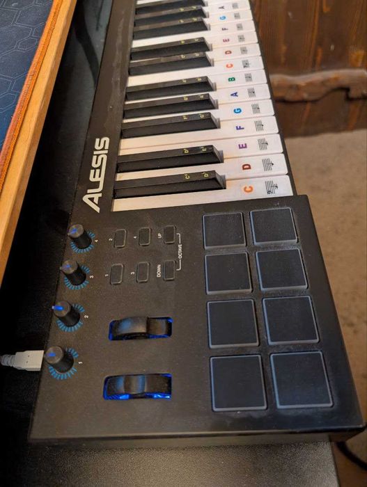MIDI‑клавіатура Alesis V61 (61 клавіша)