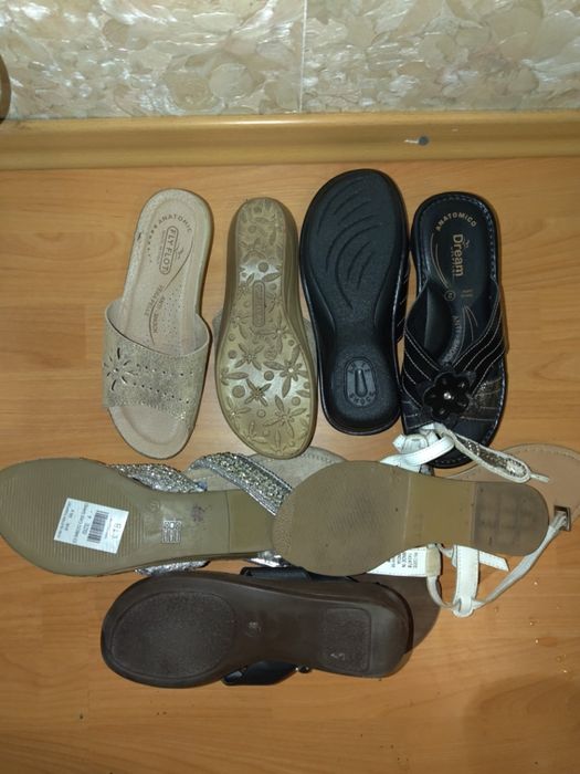 Шльопанці, в'єтнамки, босоніжки. Взуття