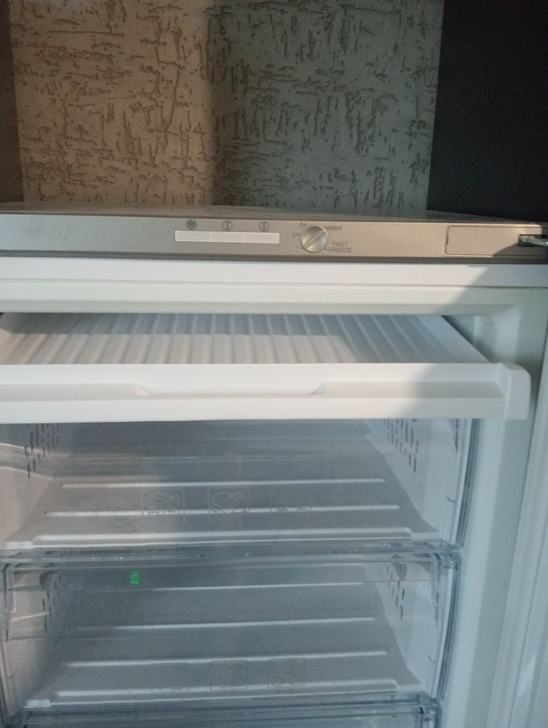Продам морозильну камеру Beko