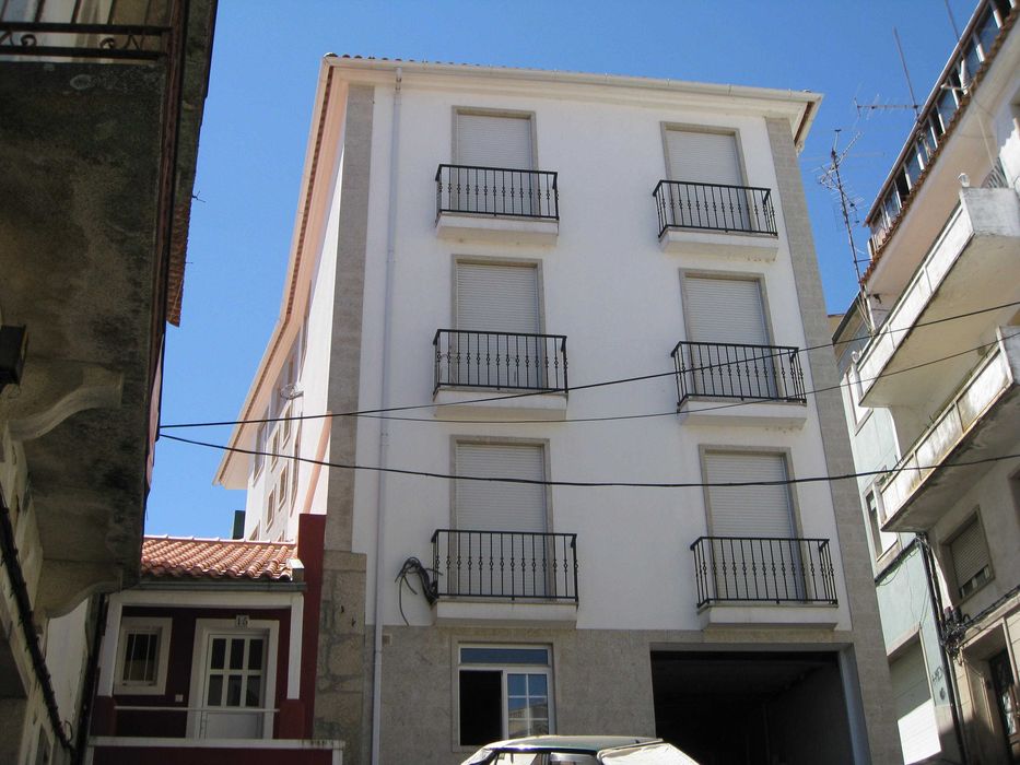 Arrenda-se lugar de estacionamento na Rua Cristóvão de Castro