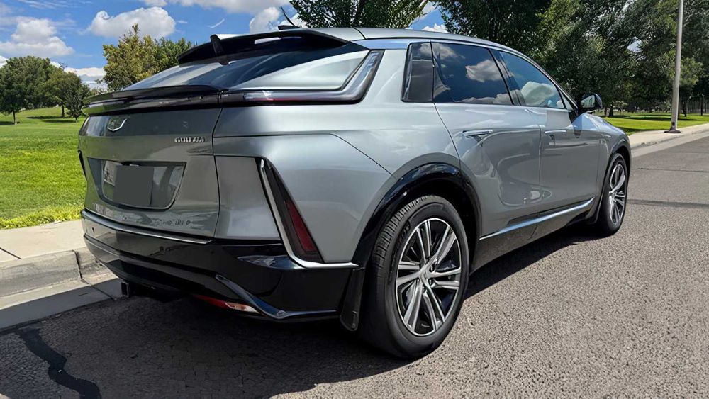 Cadillac LYRIQ      2024