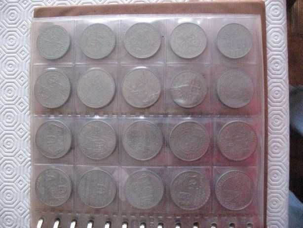 Colecção de mais de 200 moedas antigas
