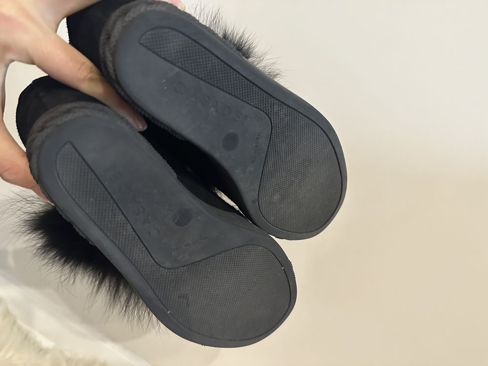 Buty na koturnie casadei z futerkiem 39