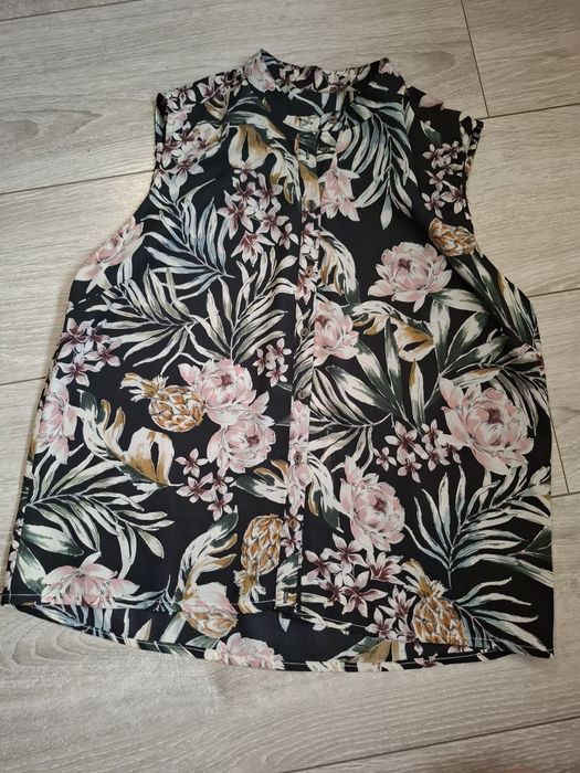 Bluzka w kwiaty na lato