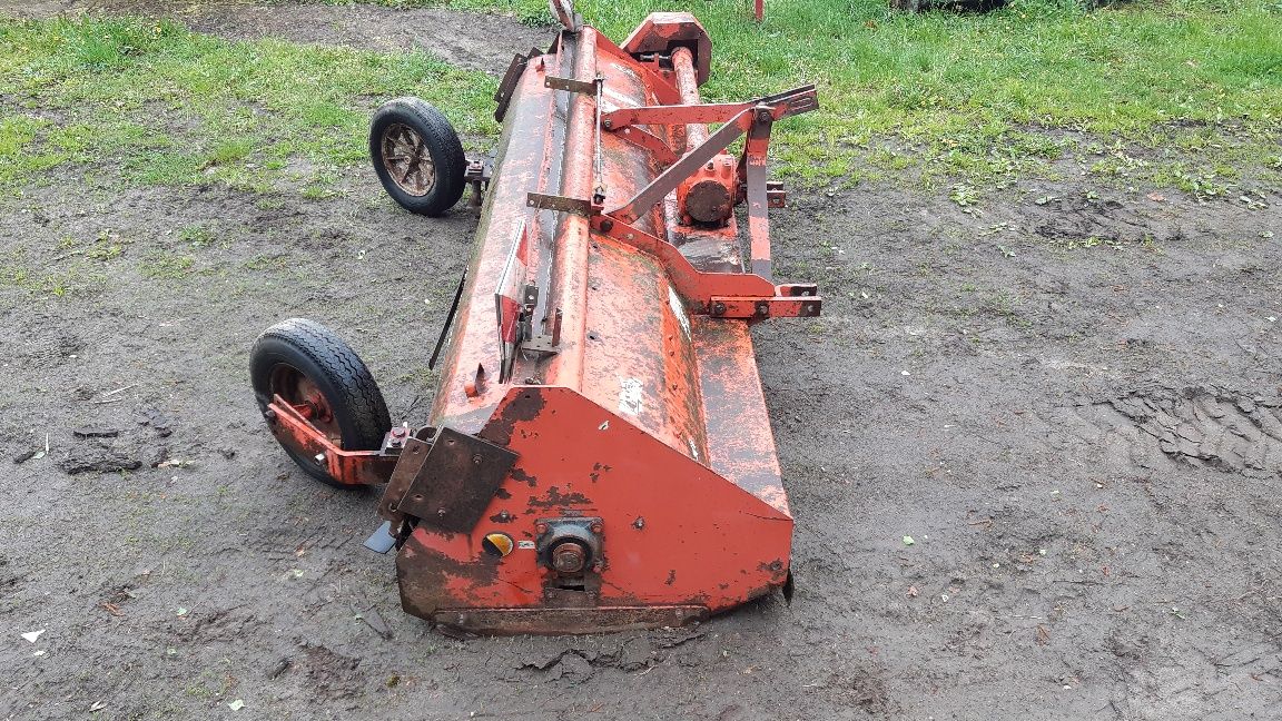 Mulczer kosiarka bijakowa unifarm 2.80 mulsza kuhn bng muthing maschio