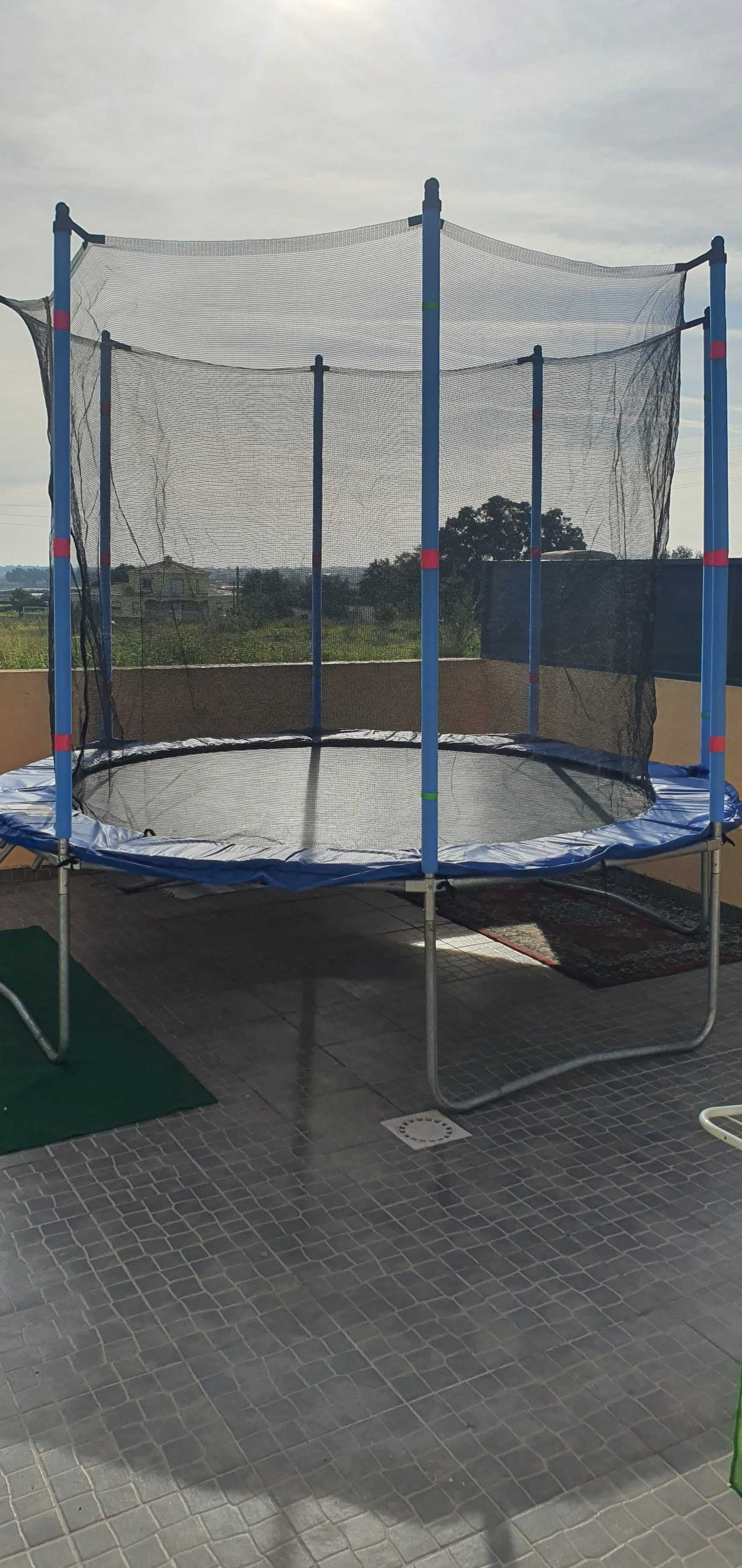 Aluguer trampolim "pula pula" com 3 metros de diâmetro e 2,50 alt.
