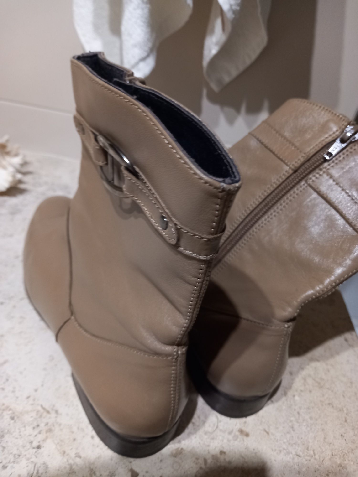 Botins todos em pele