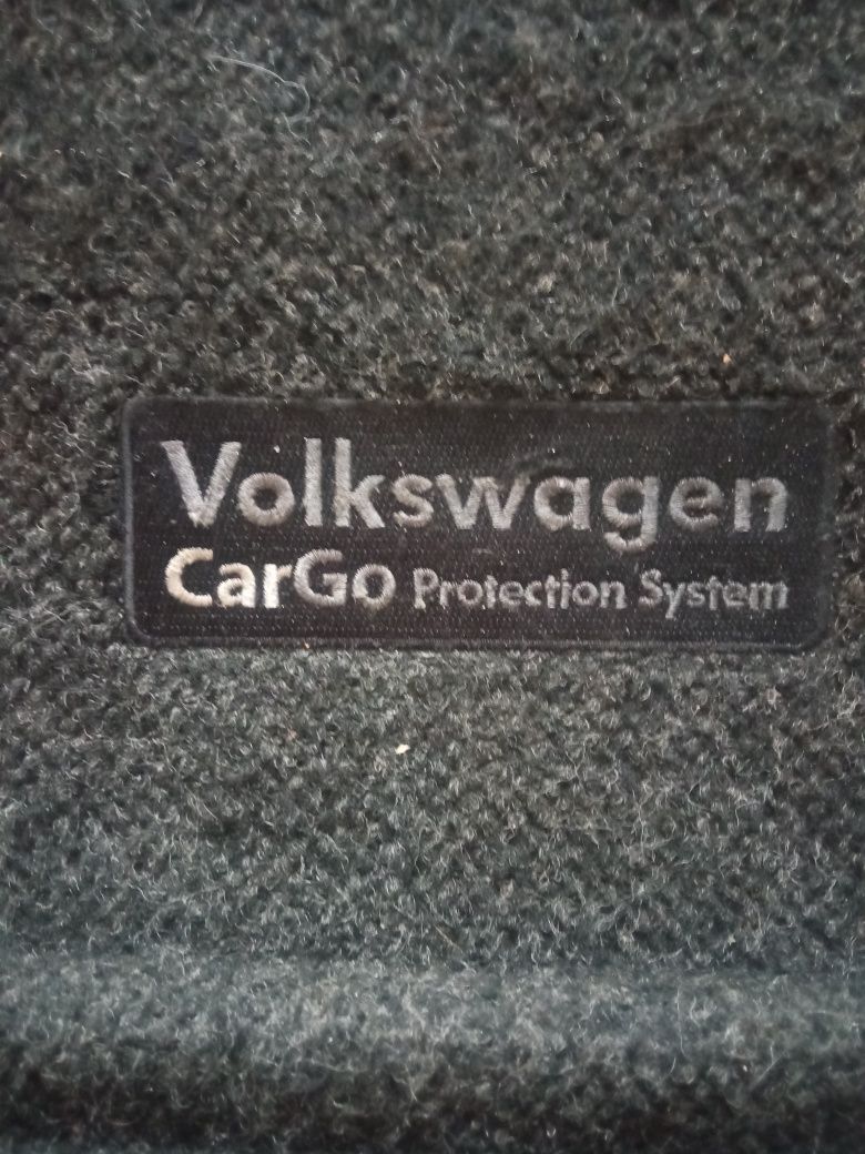 Продам оригинальный коврик в багажник Фольксваген гольф универсал