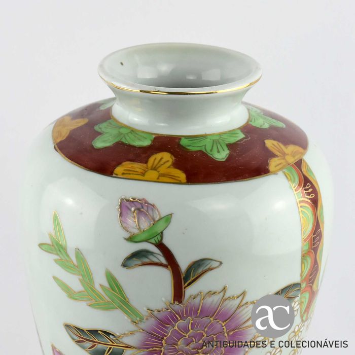 Jarra Oriental em Porcelana, pintada à mão