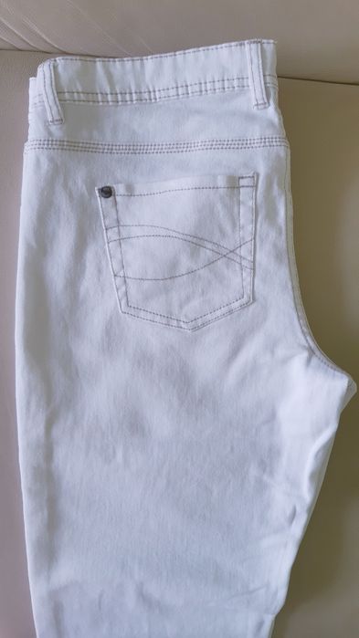 Dżinsy białe damskie