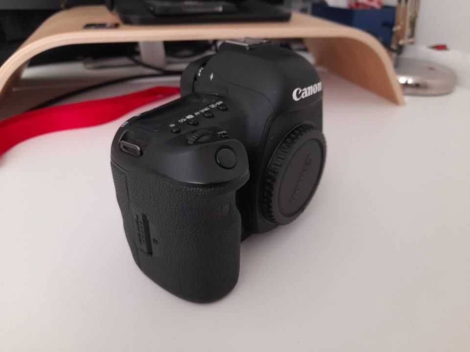 Canon 5D Mark IV