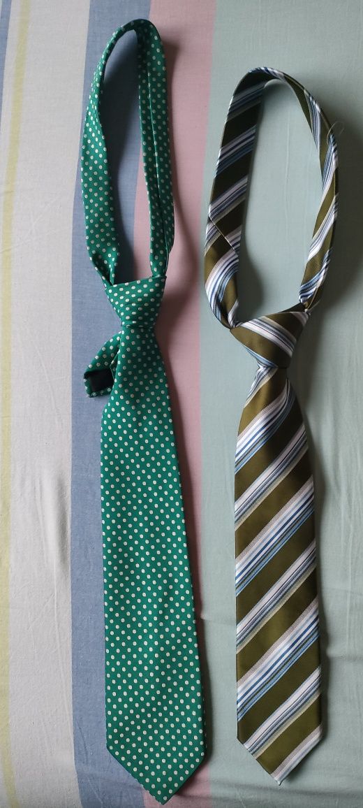 Dwa męskie krawaty