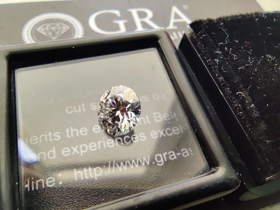 Муассанит круглой огранки / муасаніт / moissanite / мусанит / мусаніт