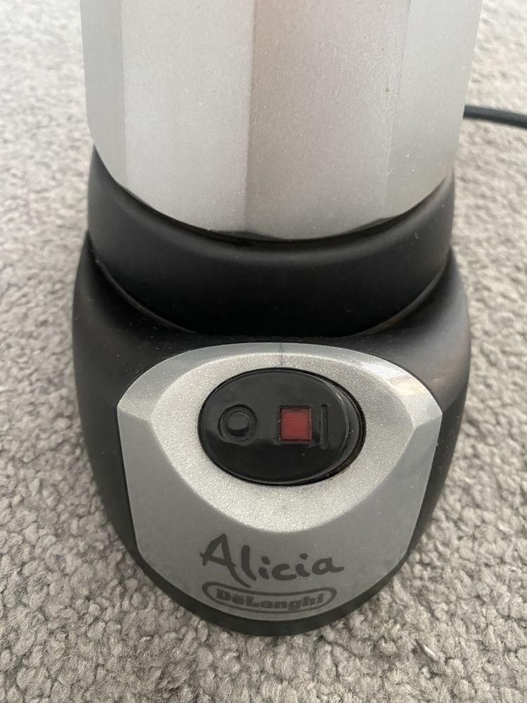 Гейзерна кавоварка DeLonghi EMK 9 Alicia