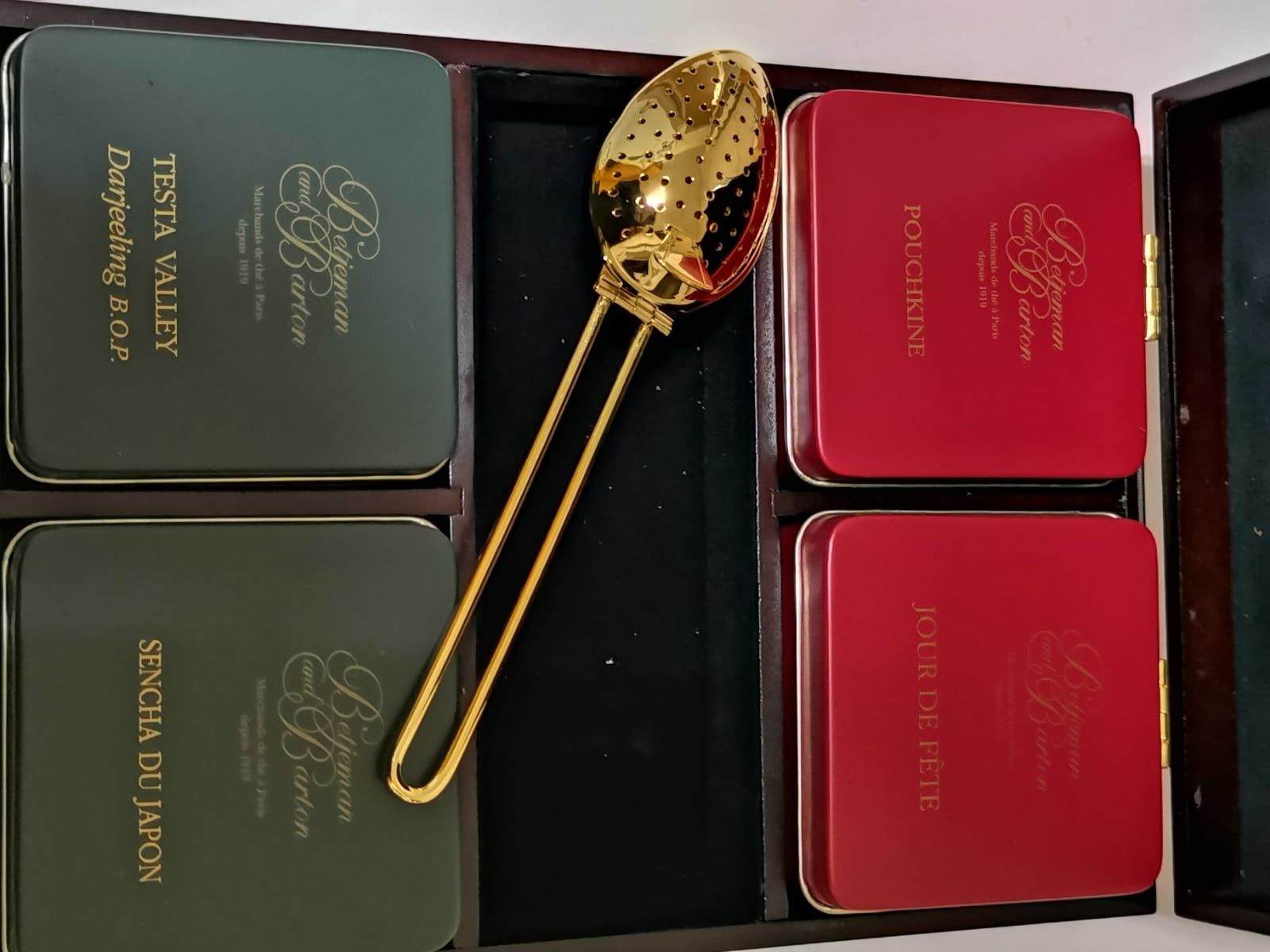 2 caixas de decoração e arrumos