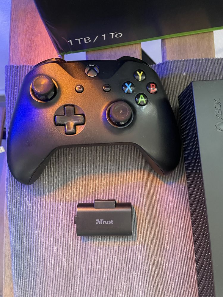 Xbox One x 1TB como nova