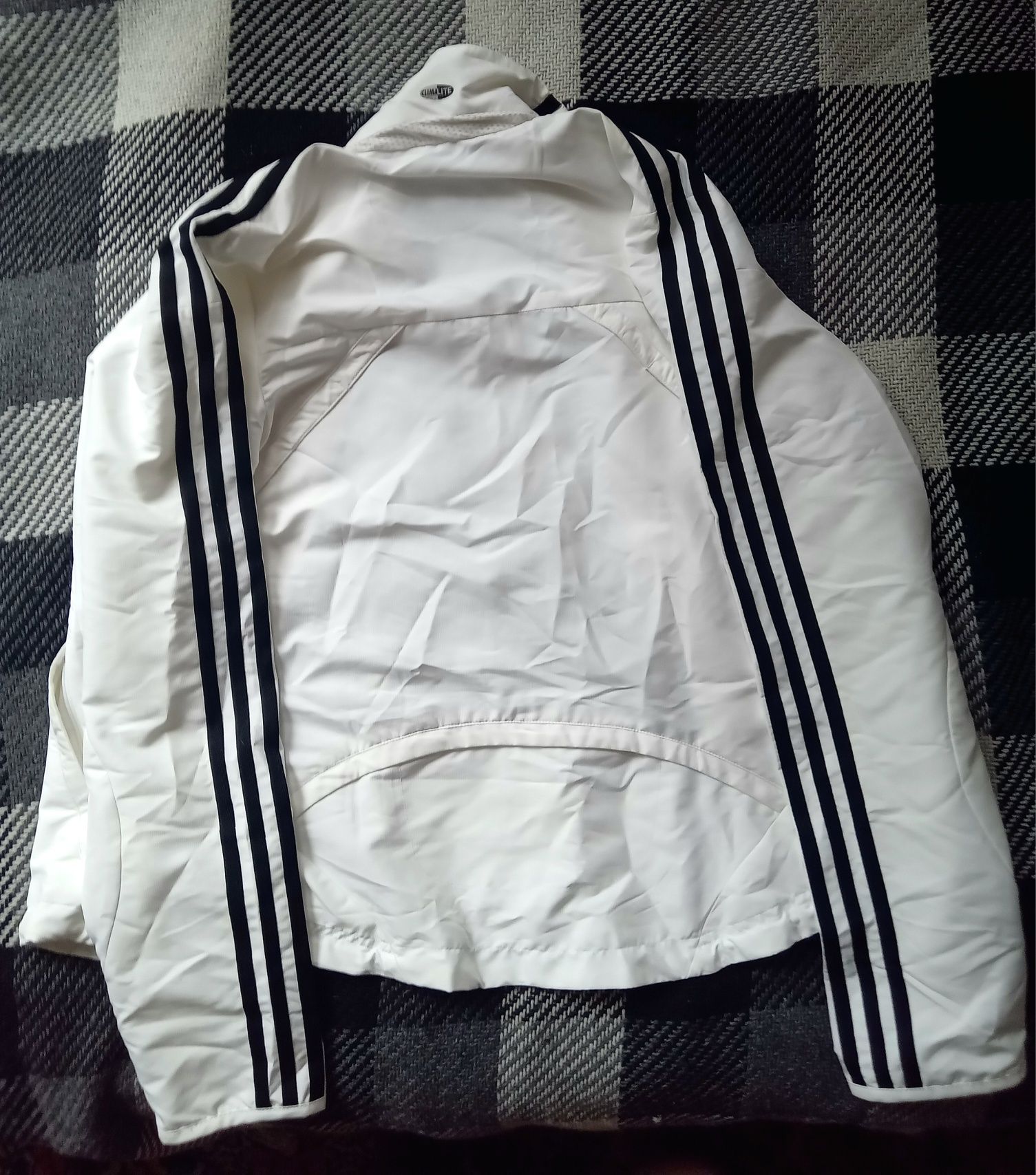 Продам классную женскую олимпийку adidas,
