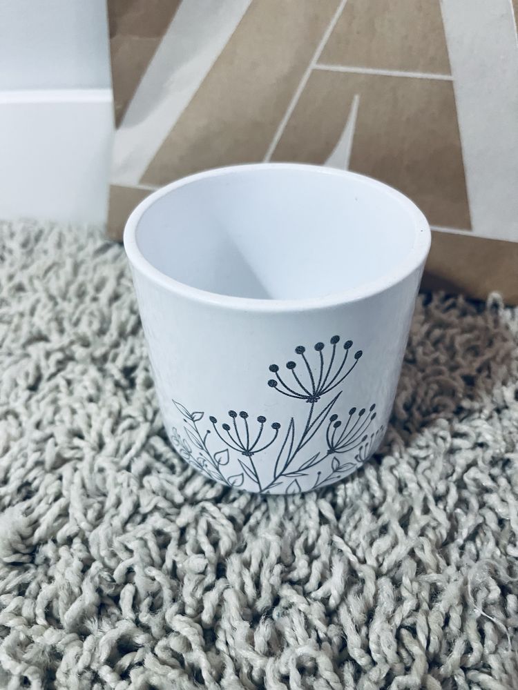Biala mini doniczka ceramiczna porcelanowa kubek bialy