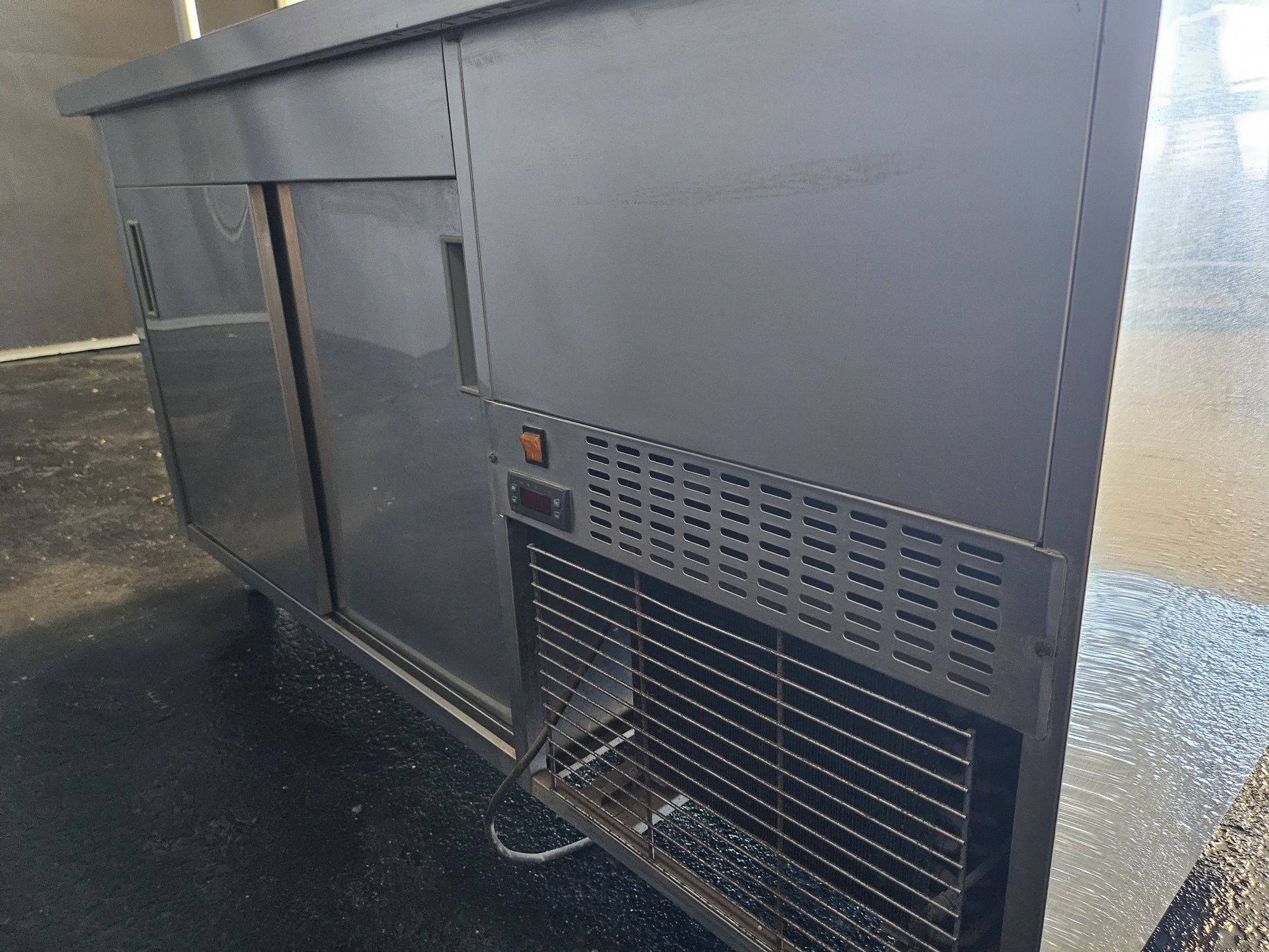 Mesa fria com vidro