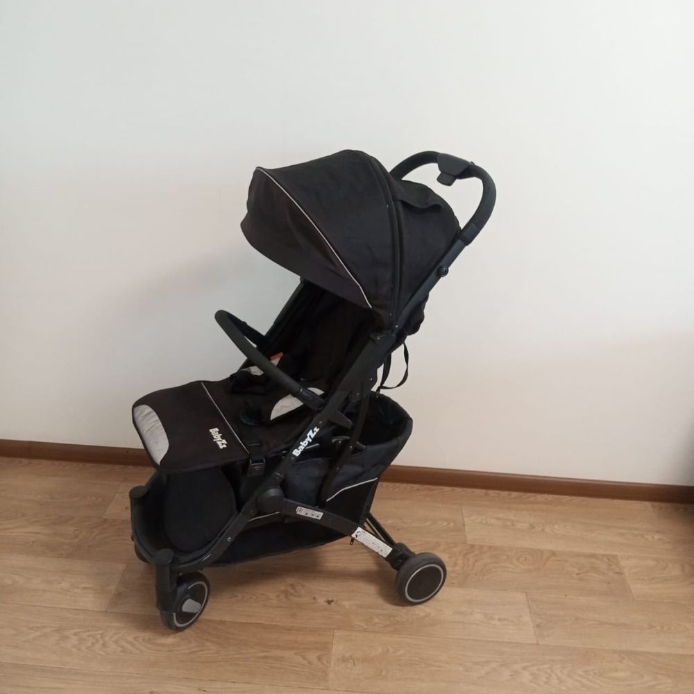 Продам прогулочную коляску Baby Zz