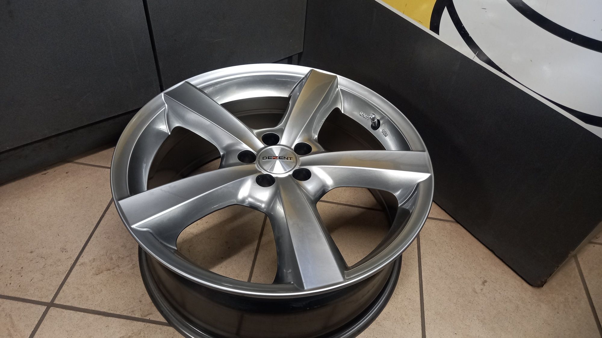 Felgi Dezent 18" 7.5J ET35 5x100 4sztuki