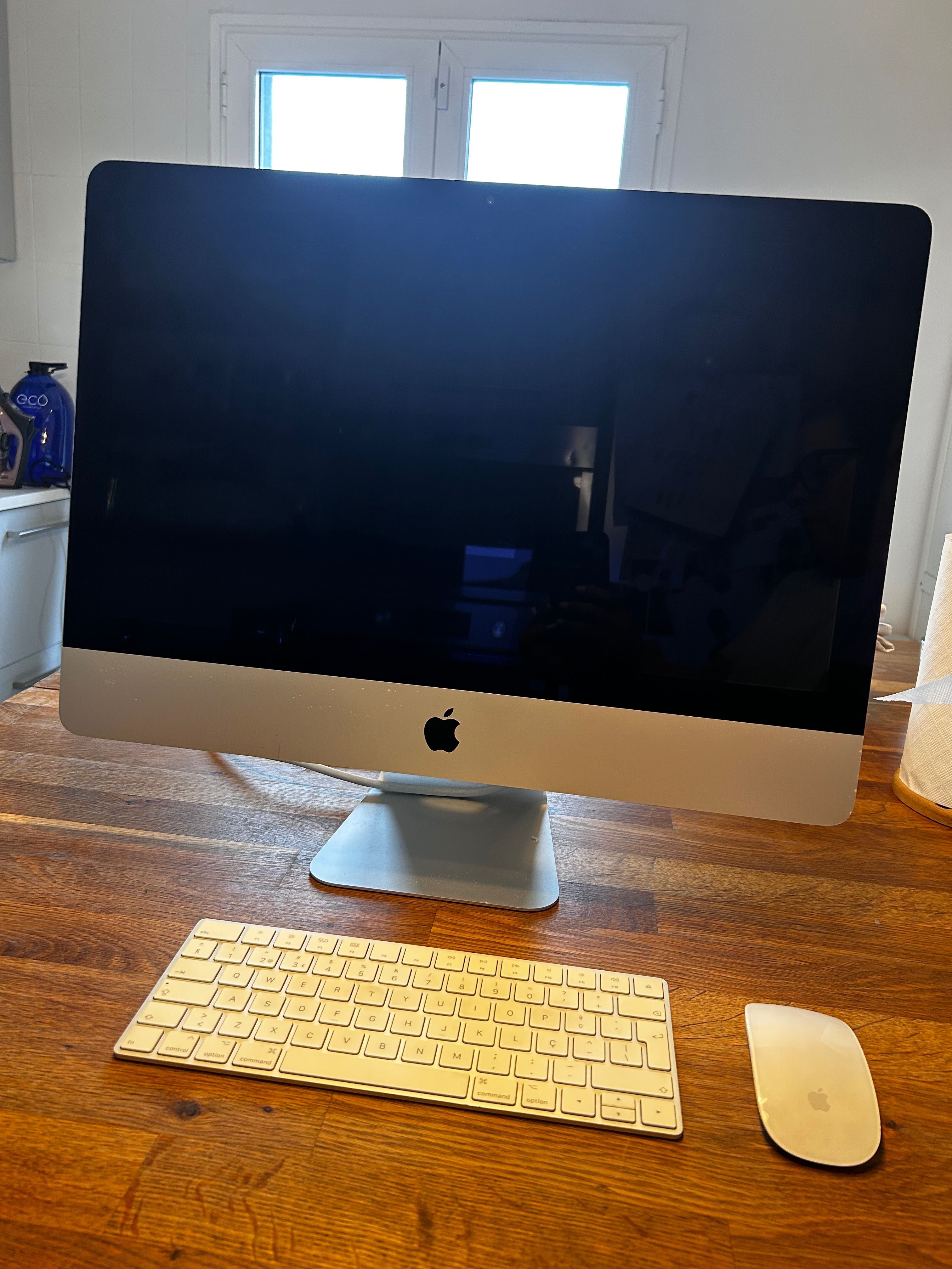 Apple iMac 21.5” Modelo A1418 (comprado novo em 2020)