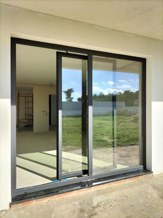 Janelas e portas em pvc, estores, marquise, portada em aluminio